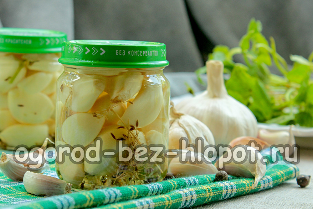 eingelegter Knoblauch für den Winter