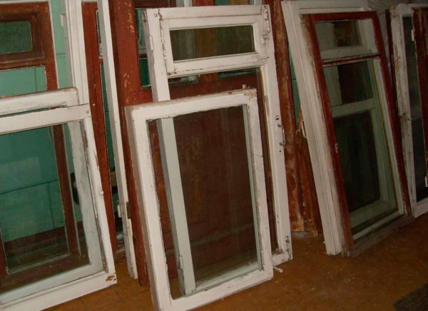 pencere çerçeveleri
