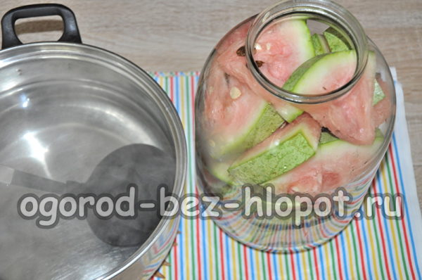 verser de l'eau bouillante sur