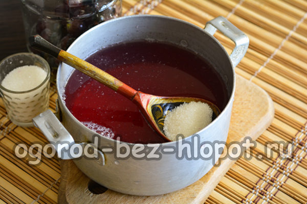 Zucker in Wasser geben