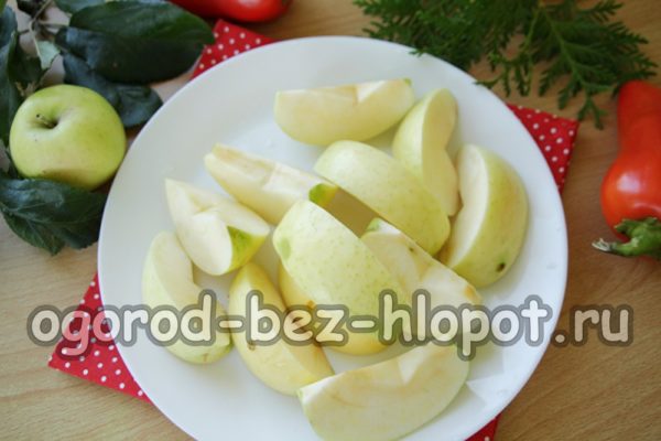 обелете и нарежете ябълките