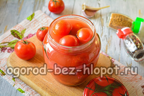 صب التتبيلة على الطماطم