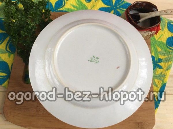 recouvrir d'une assiette plate
