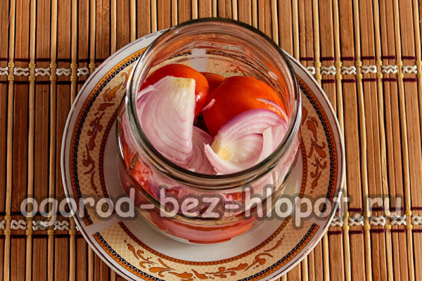 tomates, une couche d'oignons