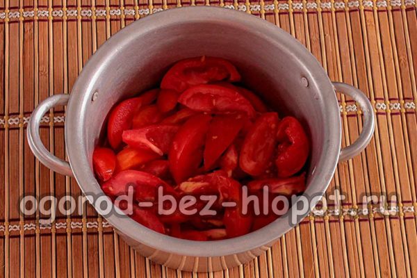 Tomaten klein schneiden