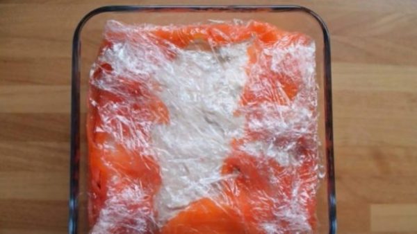 Enveloppez dans du film plastique