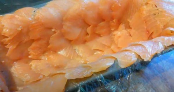 Nous disposons le saumon